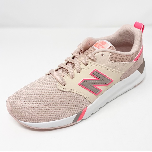 new balance women's 009 v1 sneaker